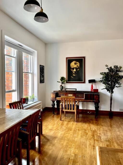 Charming City Townhouse Dublin Exterior photo